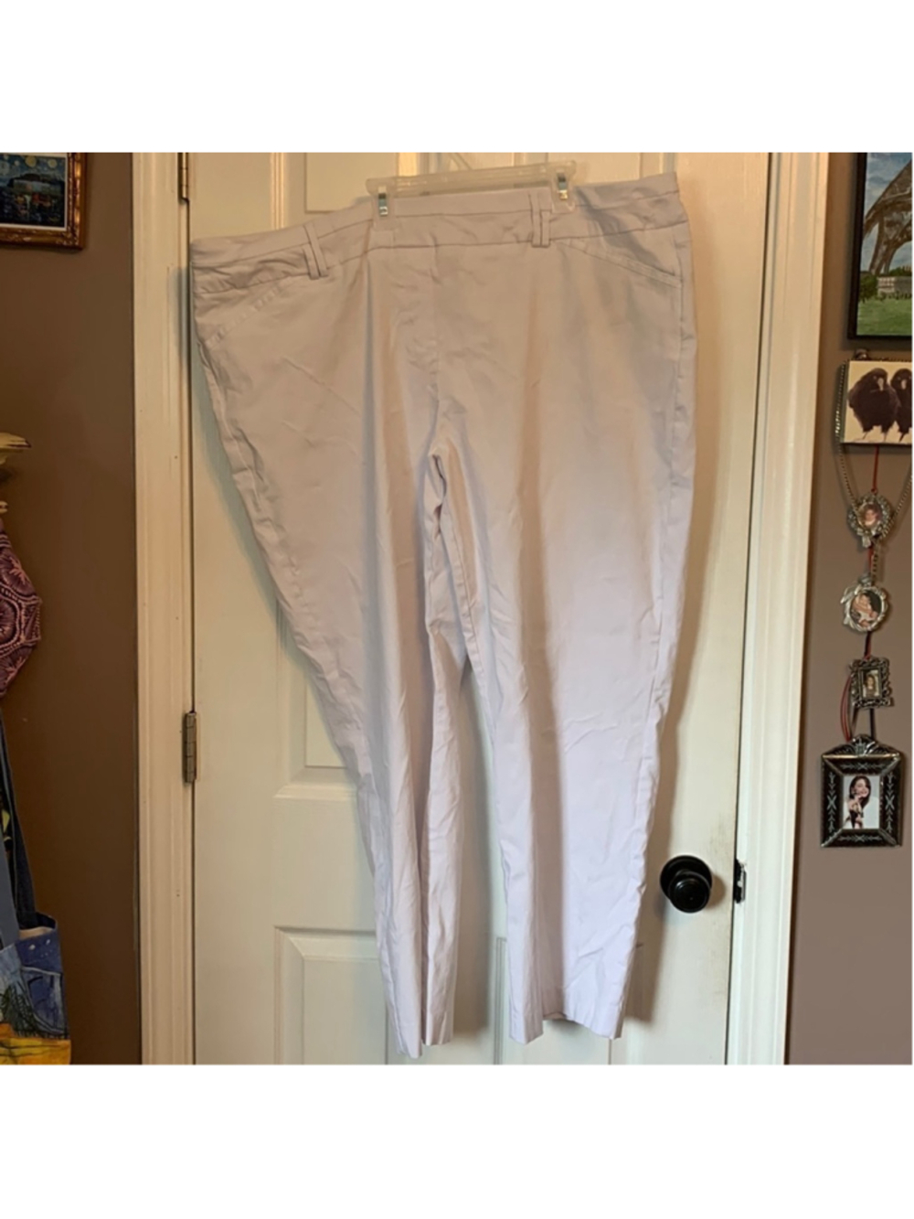 White jegging style pants plus 28